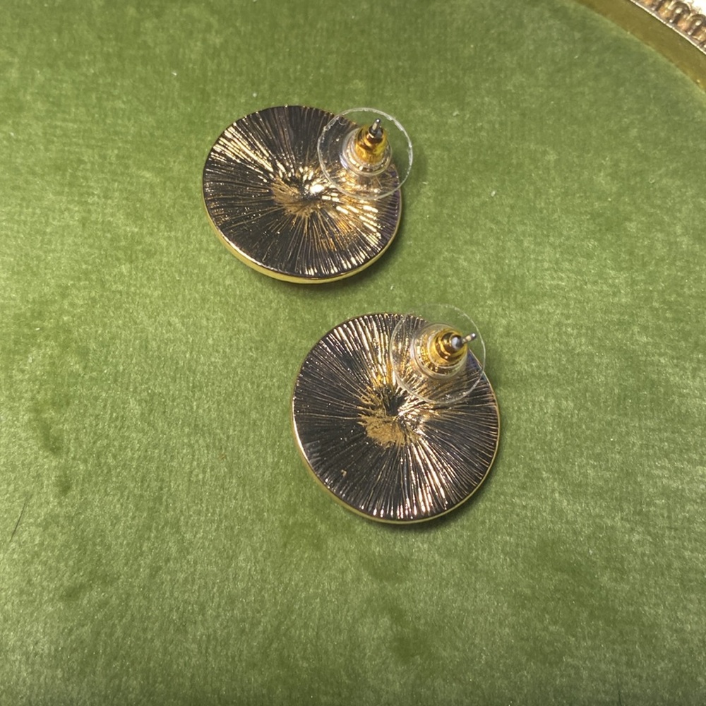 NEW Gold Tone and Pink Lion Head Earrings with issue - Picture 7 of 7